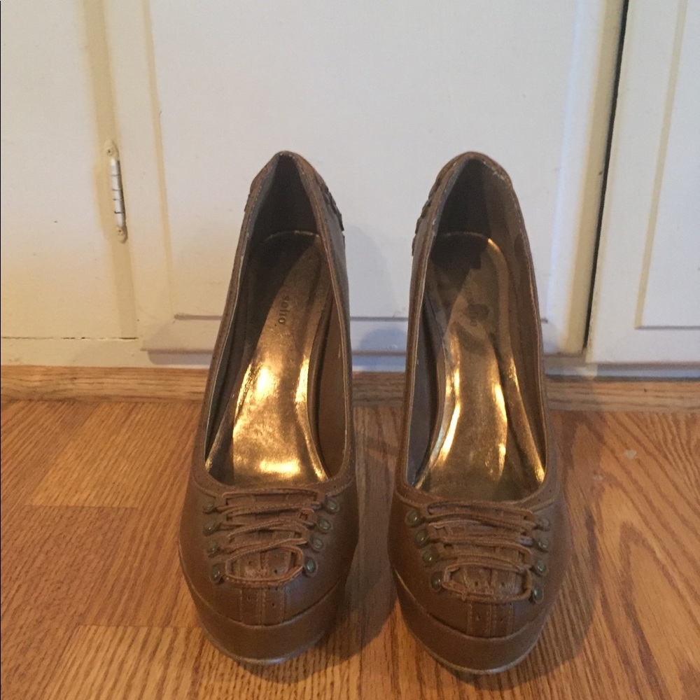 Brown pumps